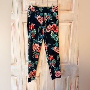 Beautiful Like New Famous Krazy Larry Floral Print Pants